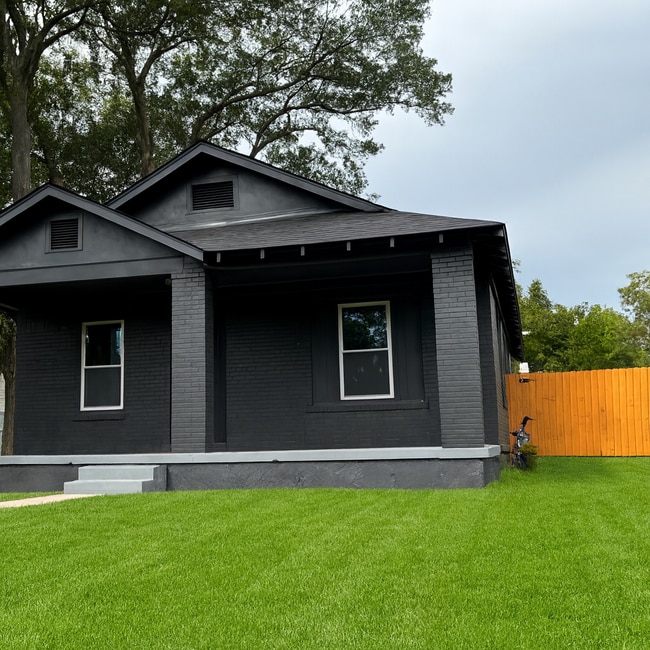 Primary Photo - 2760 Lola Ave