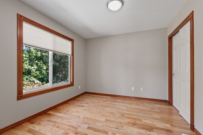 Building Photo - 3Bd/3Ba Seattle House