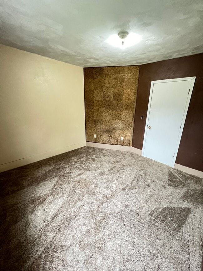 Building Photo - AVAILABLE JUNE - Large 3 Bedroom, 2 Bathroom Home in Billings Park