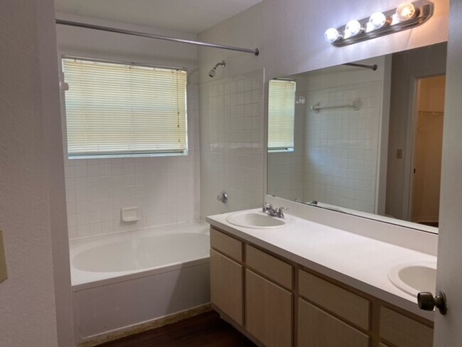 Building Photo - Stylish 2 Bed, 2 Bath Condo with New Vinyl Plank Flooring | Live the Resort Lifestyle at Bermuda ...