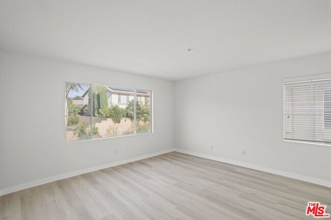 Building Photo - 16850 Merion Ln