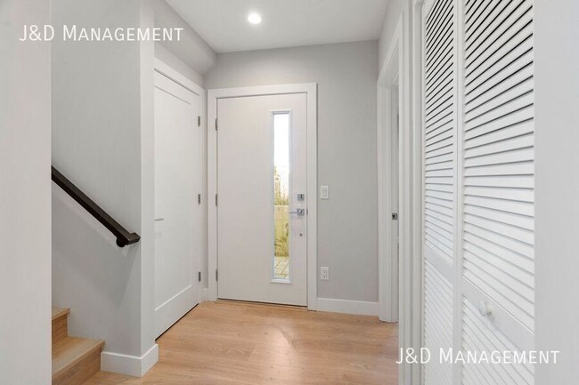 Building Photo - Brand New Build - Beautiful New Townhome