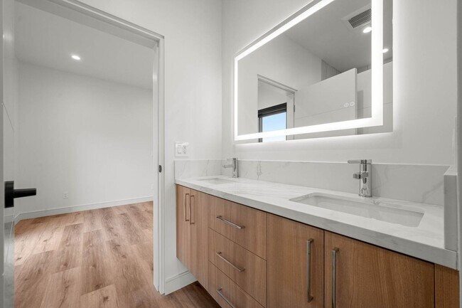 Building Photo - 1920 S Sherbourne Dr