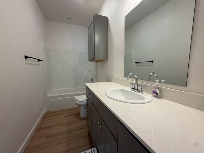 Building Photo - "Spacious 3-Bed 3-Bath with Granite Elegance in Lubbock"
