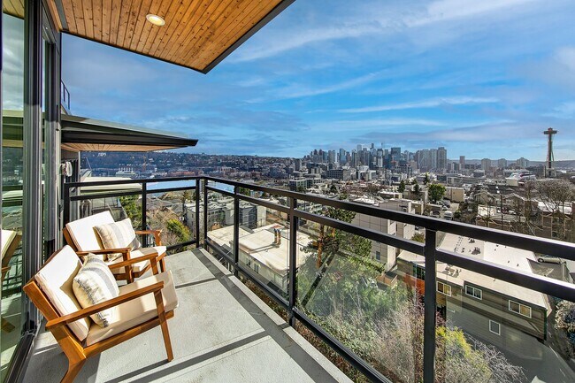 Building Photo - Stunning Queen Anne Home - Incredible Views! Available 10/1/2026!