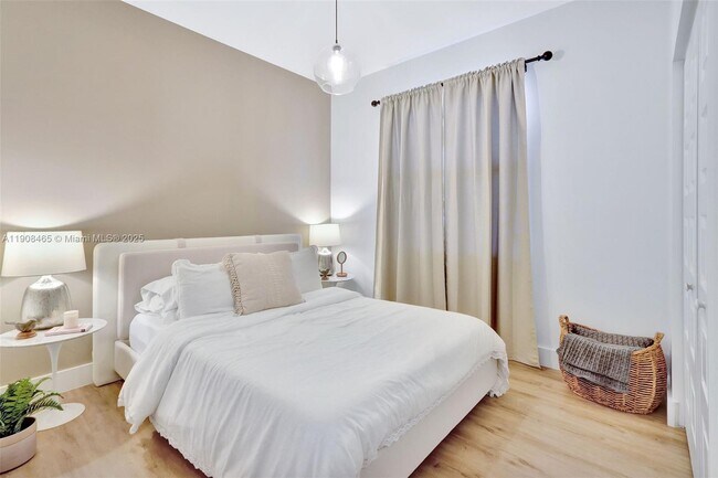 Building Photo - 8005 NW 104th Ave