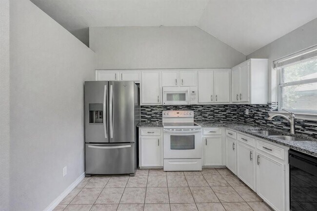 Building Photo - 203 Pin Oak Dr