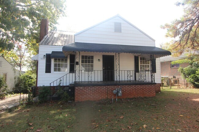 Primary Photo - New On The Market with Fresh Updates!! Bet...