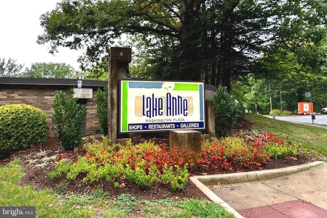 Building Photo - 1672 Parkcrest Cir