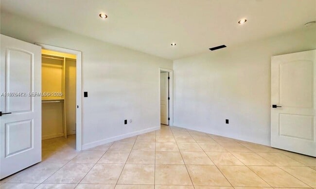 Building Photo - 21020 NE 18th Ct