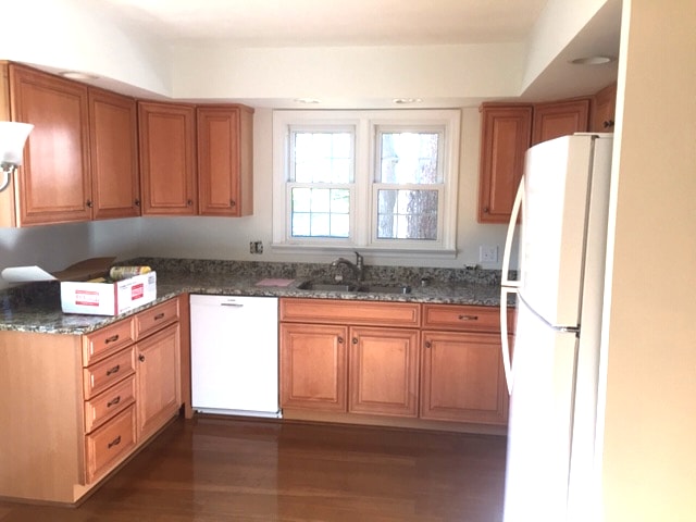 kitchen with granite - 401 Shakerdale Rd