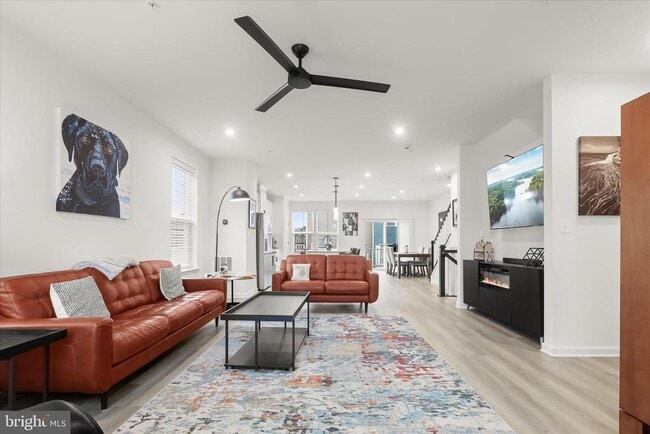 Building Photo - 1624 Aster Ln