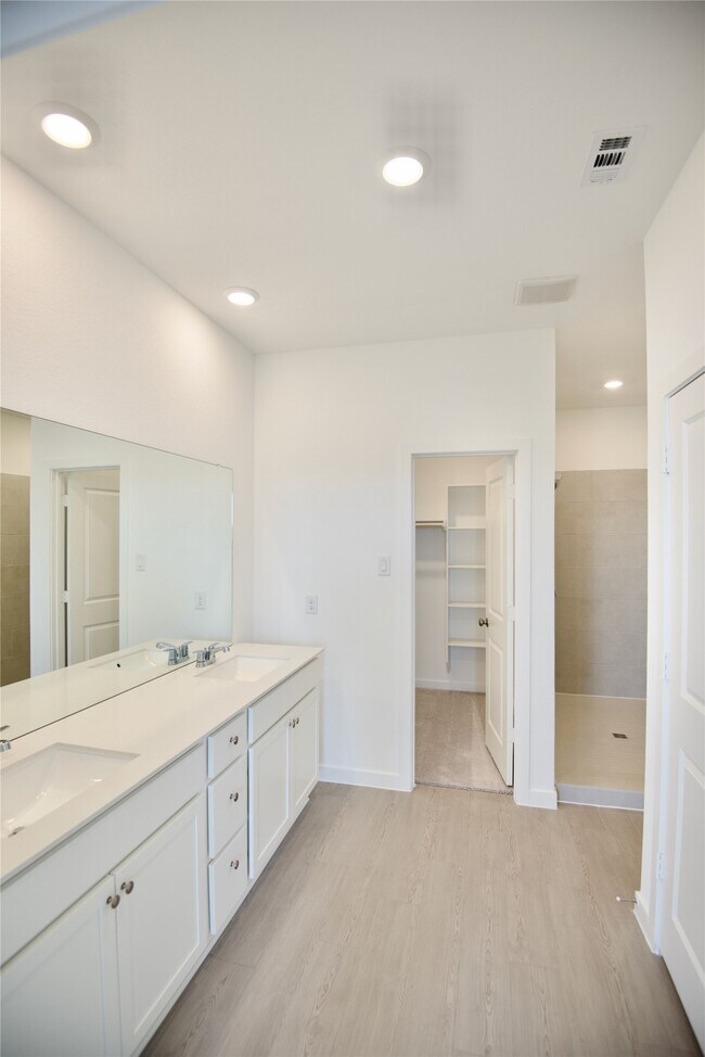 Building Photo - 10615 Summers Wy