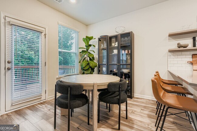 Building Photo - 4630 Blake Lp