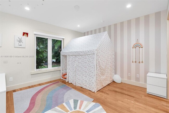 Building Photo - 415 Rovino Ave