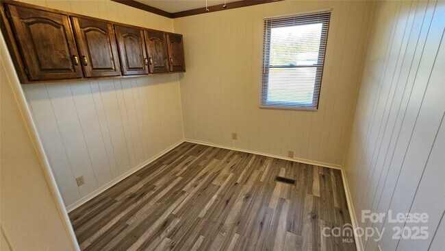 Building Photo - 5040 Pless Rd