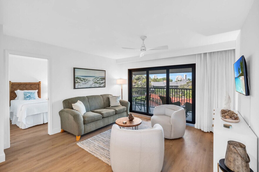 Primary Photo - 600 Neapolitan Way