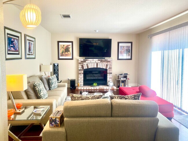 Building Photo - Fully Furnished Single-Family Home in San ...