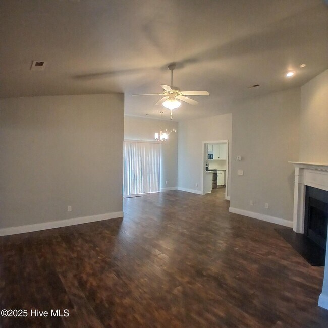Building Photo - 4999 Glen Cove Dr SE