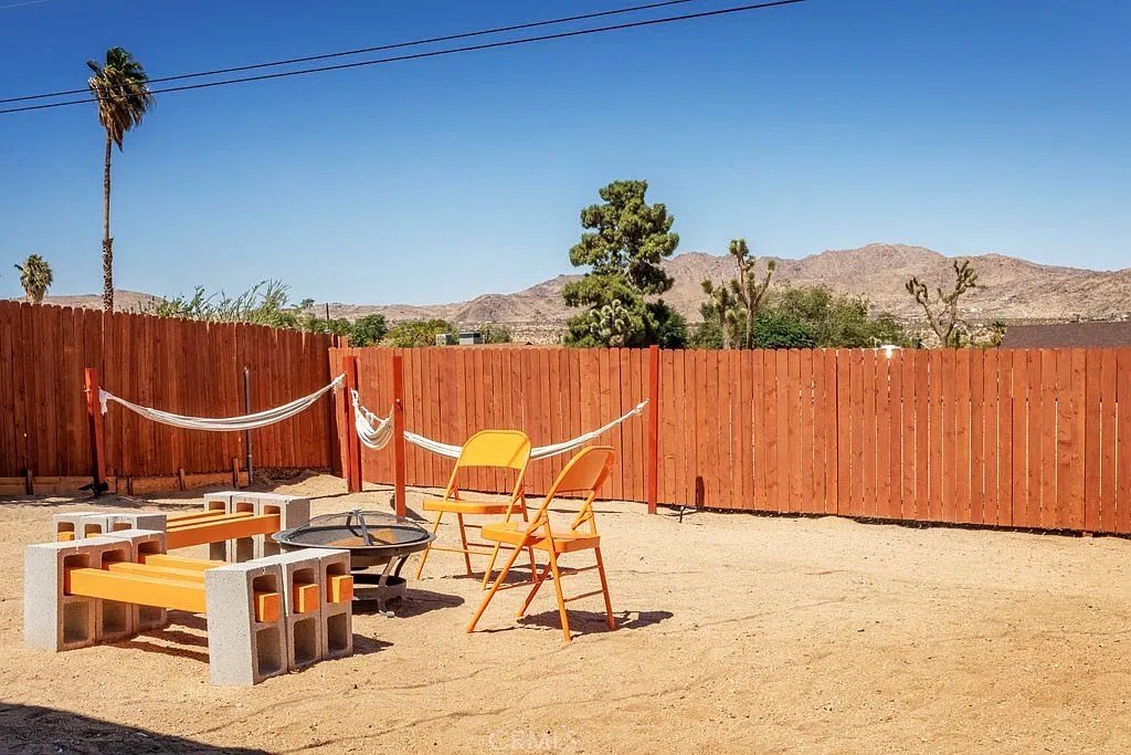 Building Photo - 61542 Palm Vista Dr