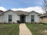 Building Photo - 833 Horseshoe Ct