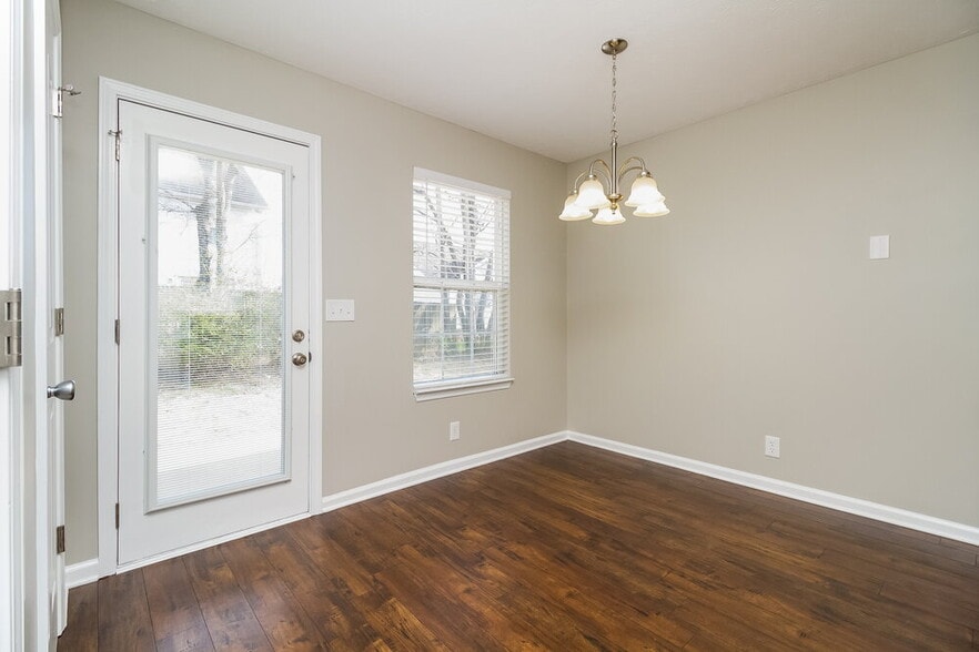 Building Photo - 3048 Roscommon Dr