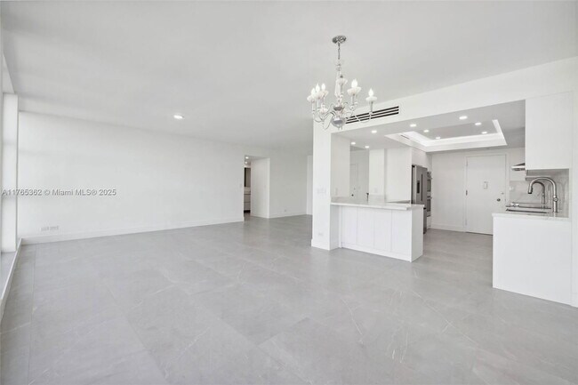 Building Photo - 5065 Collins Ave