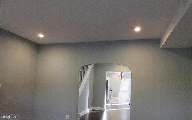 Building Photo - 2735 Chesterfield Ave