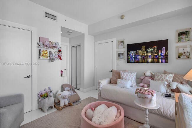 Building Photo - 900 Biscayne Blvd