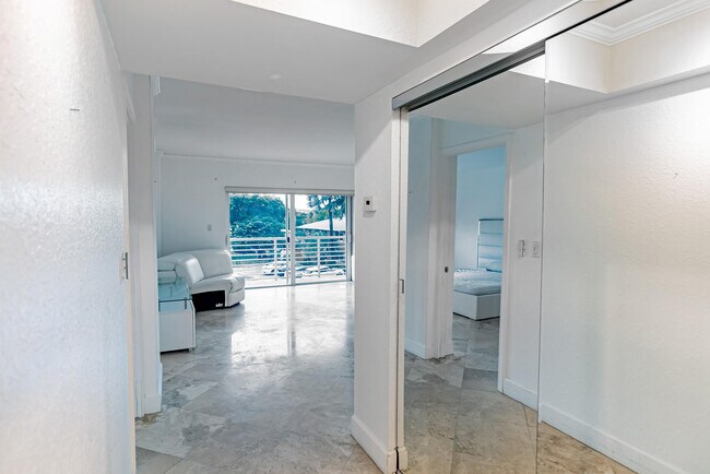 Building Photo - 2900 NE 30th St