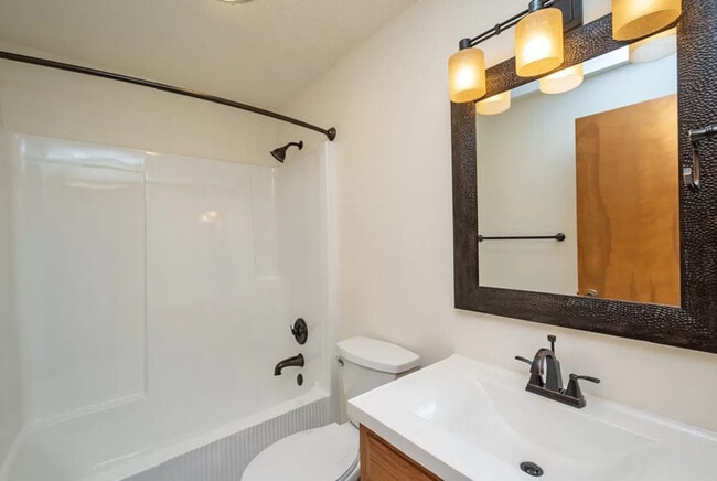 Building Photo - 1235 Dolen Pl