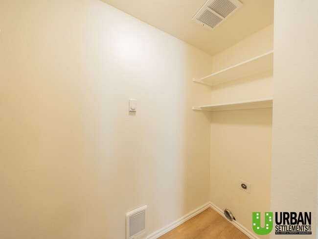 Building Photo - 3531 E Upriver Dr