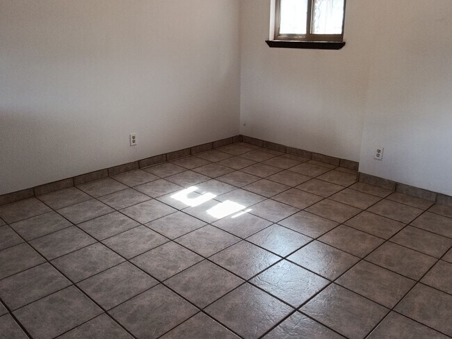 Building Photo - 2313 Raymac Rd SW