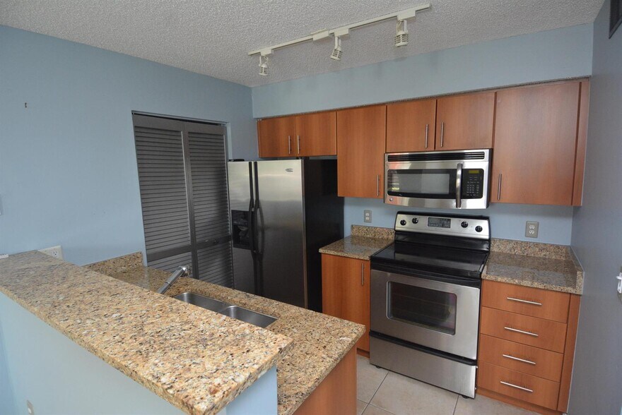 Building Photo - 1285 Crystal Way