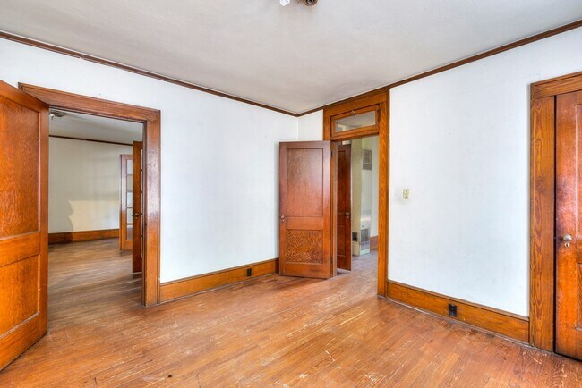 Building Photo - 25 W Charlotte Ave