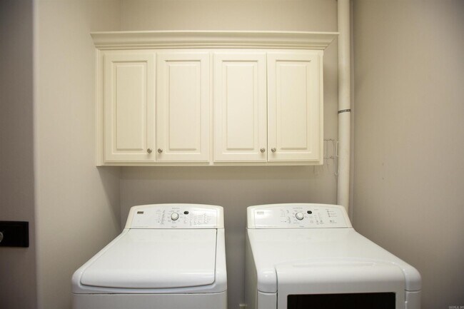 Building Photo - 2601 Sweetgrass-