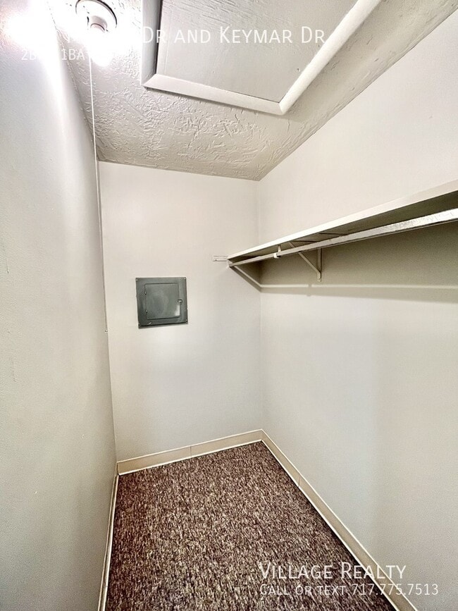 Building Photo - 230 Oak Manor Dr