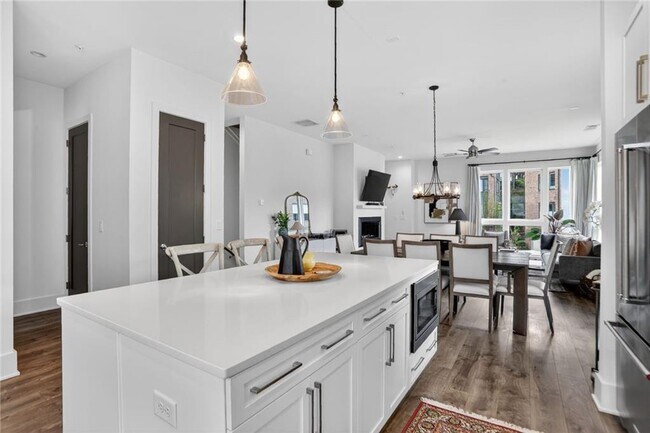 Building Photo - 1214 Chelsea Cir NW