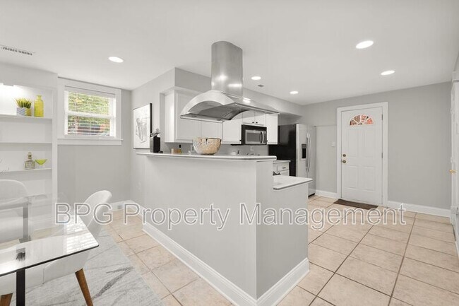 Building Photo - 1819 1st St NW