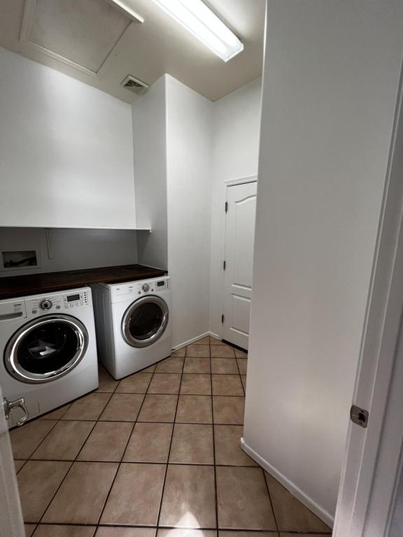 Building Photo - 12555 E Red Canyon Pl