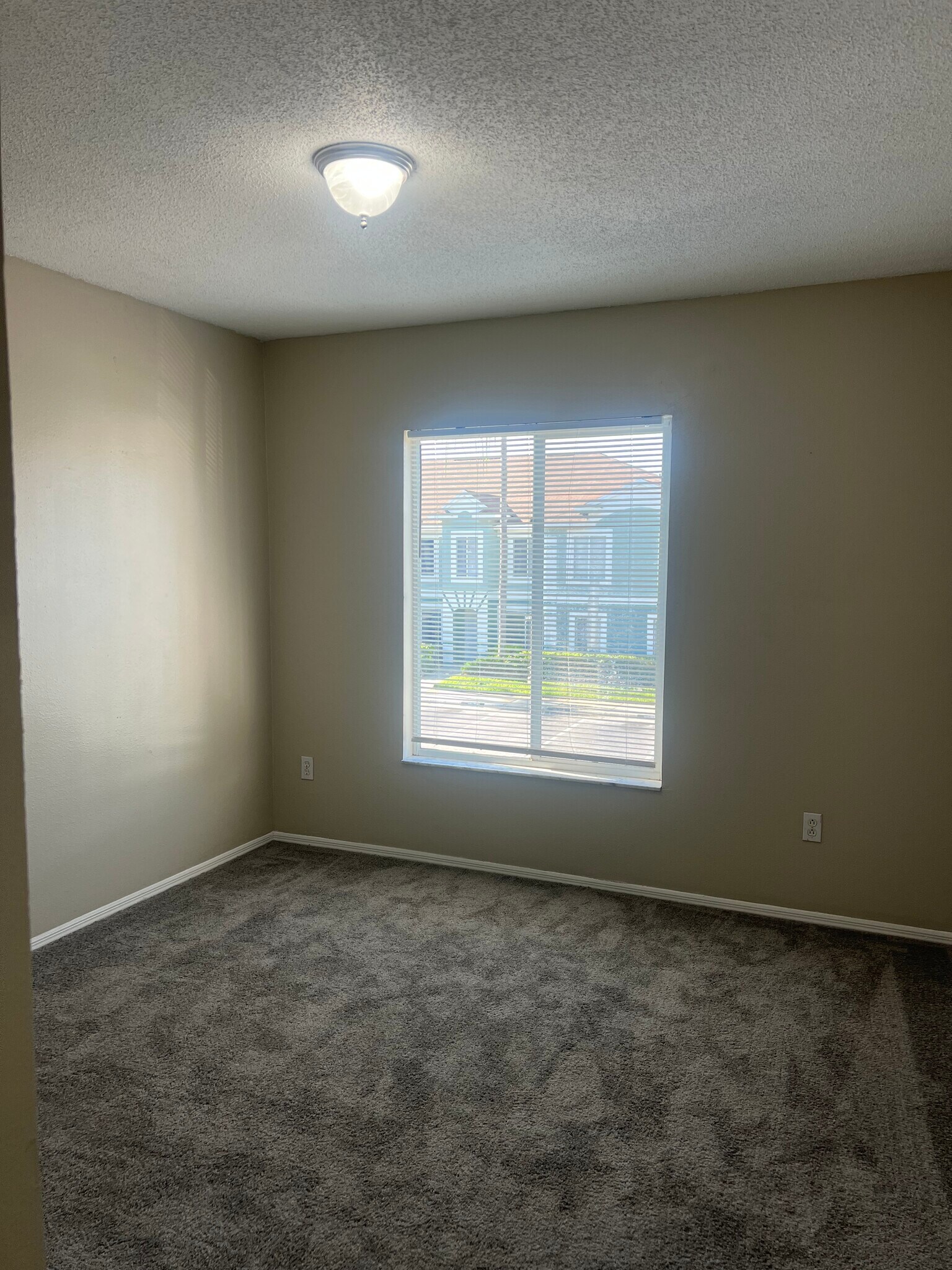Building Photo - 2035 Fluorshire Dr