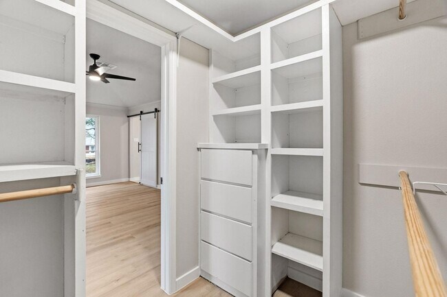 Building Photo - 900 Morgan Hill Dr