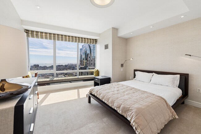 Building Photo - 706 Mission St