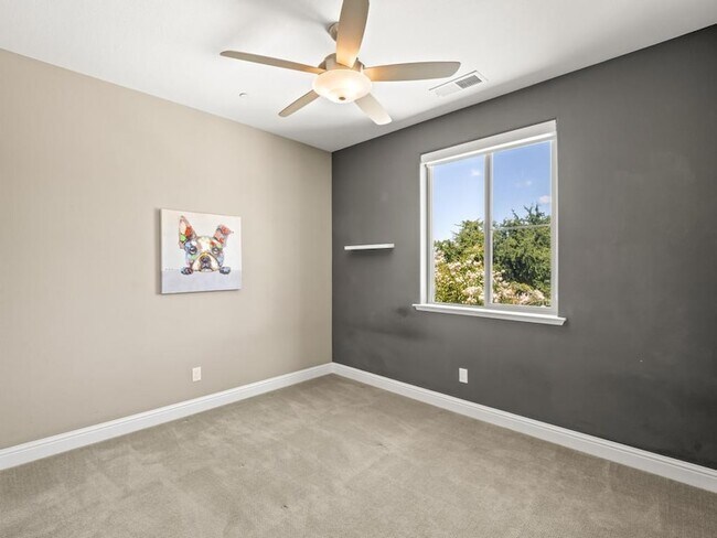Building Photo - 1229 E Via Roma Dr