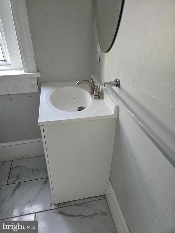 Building Photo - 1031 Hyatt St