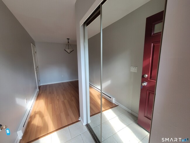 Building Photo - 303 Willow Springs