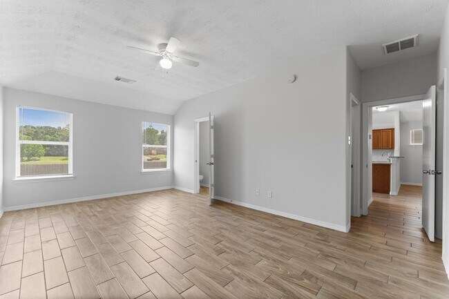 Building Photo - 5041 Willow Point Dr