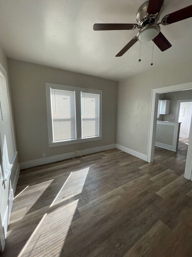 Building Photo - D&amp;G Ventures LLC-516/518 S. Nueces