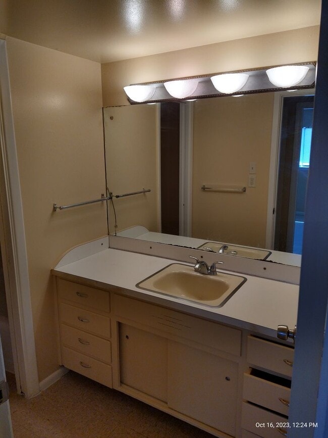 Building Photo - 359 Waxwood Ln
