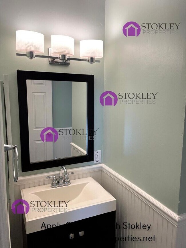 Building Photo - 1975 Shuey Ave